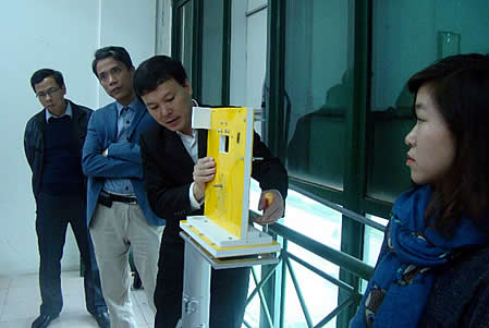 Mr. Dang Duy Hien, (third from left), Director, Bac Hung Hai Irrigation Management Company, demonstrating the use of the Automated Water Level Monitoring System.