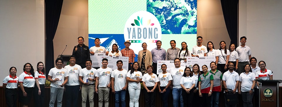 YABONG Graduates along with East-West Seed and SEARCA representatives.