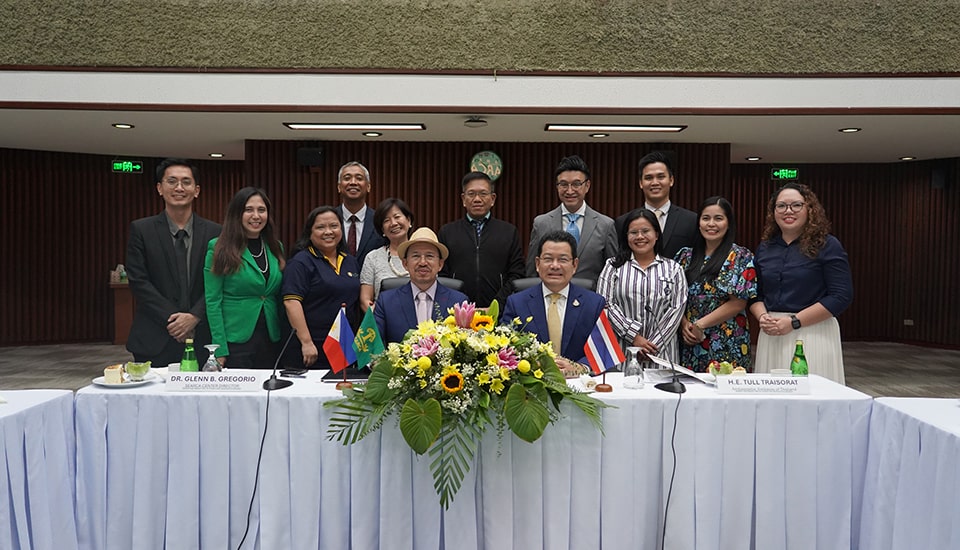 Ambassador of the Kingdom of Thailand to the Republic of the Philippines, His Excellency Tull Traisorat (front right) and his staff pose with the SEARCA delegation.
