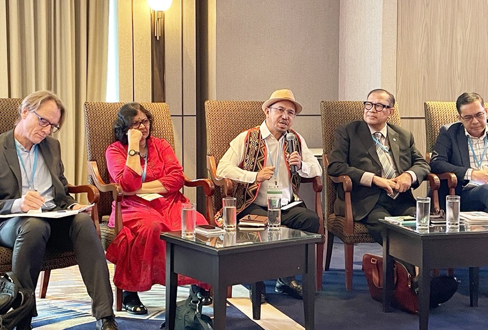 SEARCA Center Director Dr. Glenn Gregorio (center) underscores the need for agricultural innovations that prioritize both profitability and biodiversity conservation.